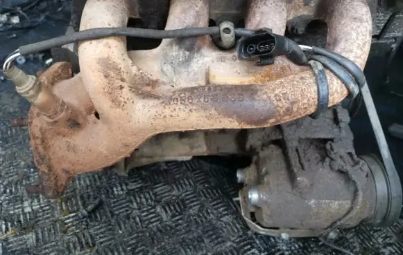 Audi A4 S4 B5 8D Exhaust manifold 058253033a