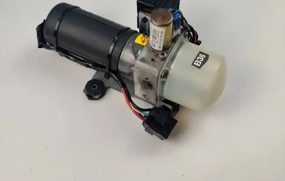 Audi TT Mk1 Convertible roof hydraulic pump 8N7871611A