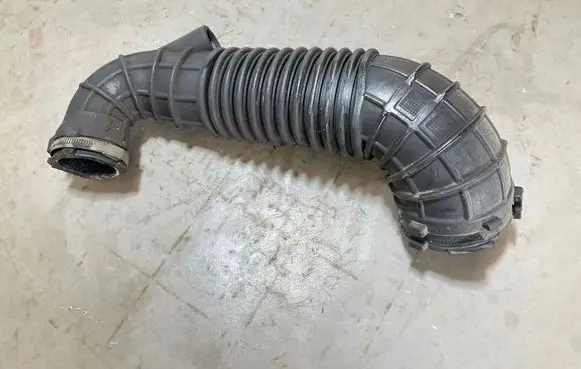 Audi Q5 SQ5 Intercooler hose/pipe 03G129629D