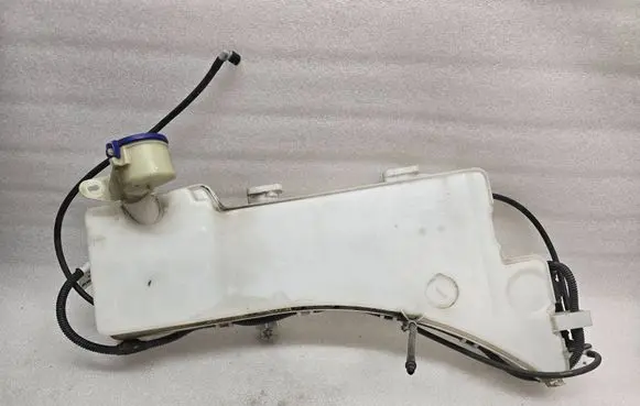 Citroen C5 Aircross Windshield washer fluid reservoir/tank 9826400780