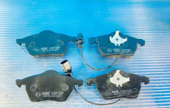 Volkswagen PASSAT B3 Brake pads (front) C1W027ABE 90R01104