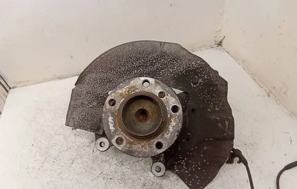 BMW 7 E65 E66 Front wheel hub spindle knuckle