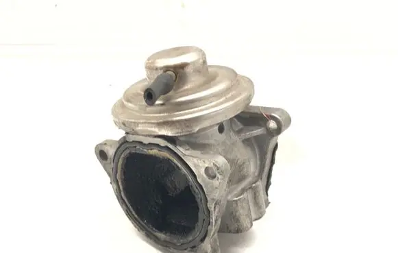 Volkswagen Golf V EGR valve 038129637D