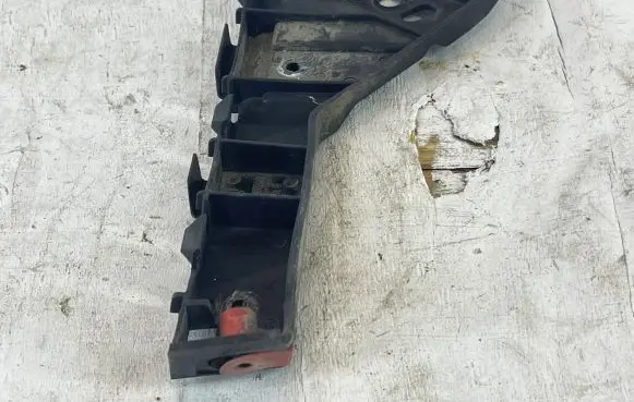 Opel Insignia A Front bumper mounting bracket 13238444