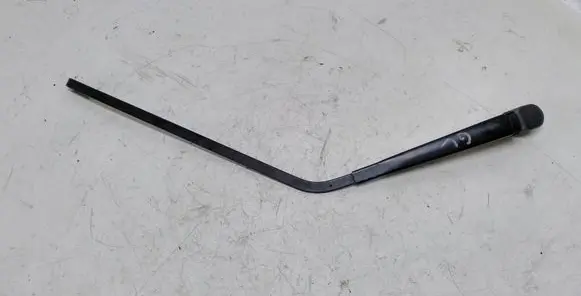Rear wiper blade arm