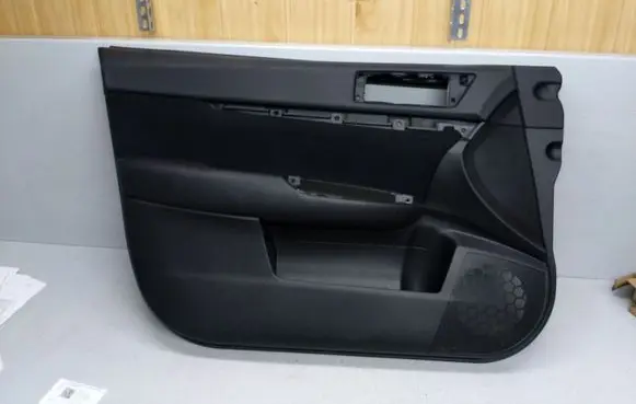 Subaru Outback Front door card panel trim S70003160