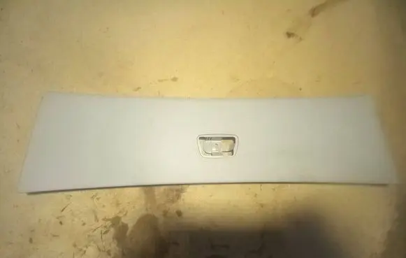 (D)pillar trim (top)
