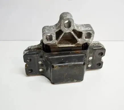 Volkswagen Touran I Engine mount bracket 1K0199555Q