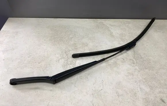 Volkswagen Golf V Front wiper blade arm 1Q1955409
