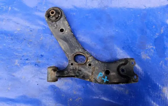 Toyota Prius+ (ZVW40) Front lower control arm/wishbone 48069-12300