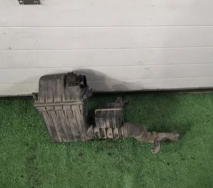 Suzuki Swift I Air filter box MB197400-3090