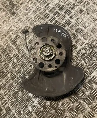 Mercedes-Benz E A207 Front wheel hub 2043320201 A2043320201