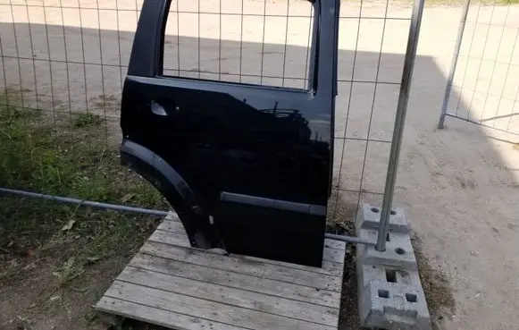 Dodge Nitro Rear door