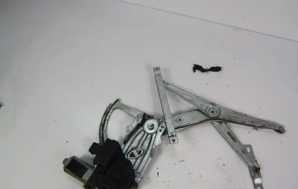 Opel Zafira B Front door window regulator with motor 13132434LH