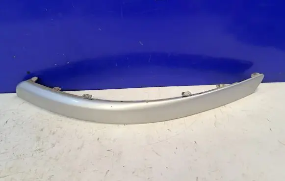 Volvo V70 Front bumper corner part panel trim 08693169 8693169