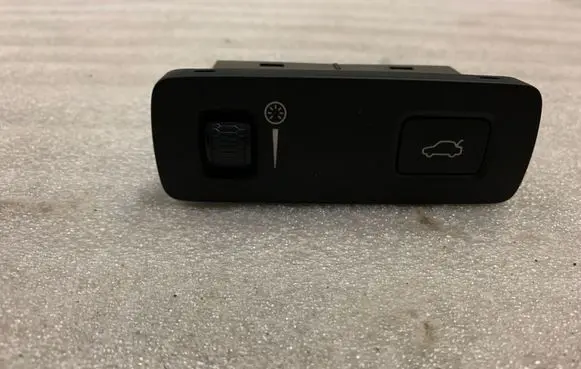 Volvo XC40 Tailgate opening switch P31443873