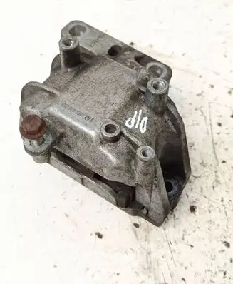 Volkswagen PASSAT B7 Engine mount bracket 1K0199262C