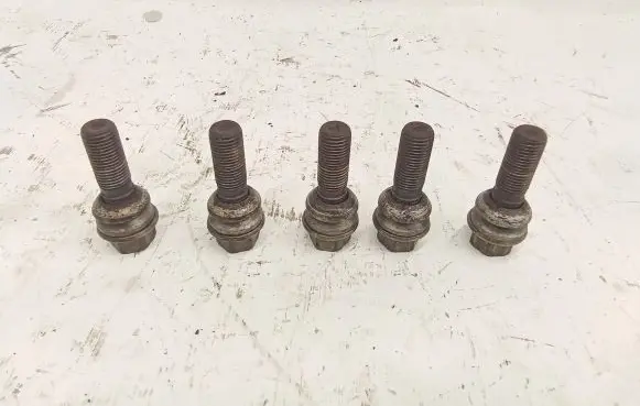 Nuts/bolts