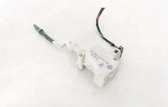 Volkswagen Touran I Central locking motor 3B0959782 1T0810773