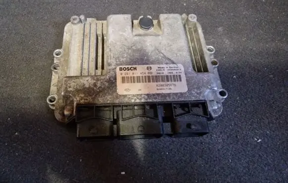 Renault Laguna II Engine control unit/module 0281011454