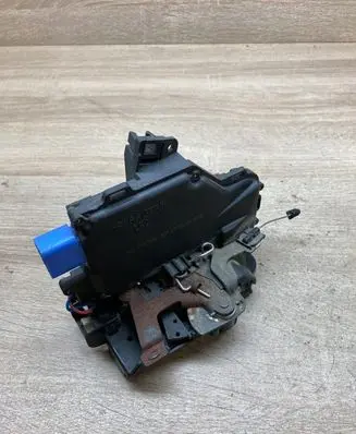 Volkswagen Golf V Front door lock 7L0839015 7L0839015ZCX