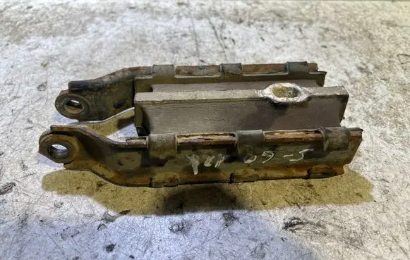 Volvo S60 Engine mount bracket 31262935