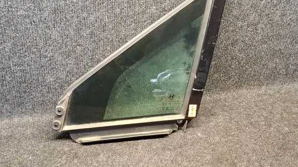 Hyundai Santa Fe Front door vent window glass four-door 82570S1000
