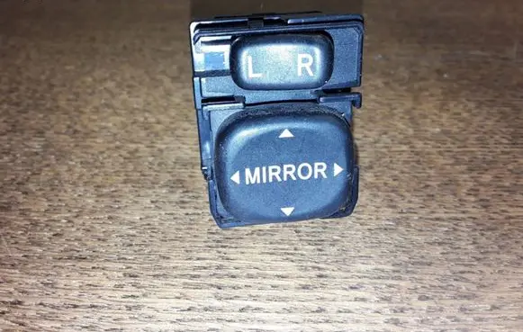 Toyota Corolla E120 E130 Wing mirror switch 183574