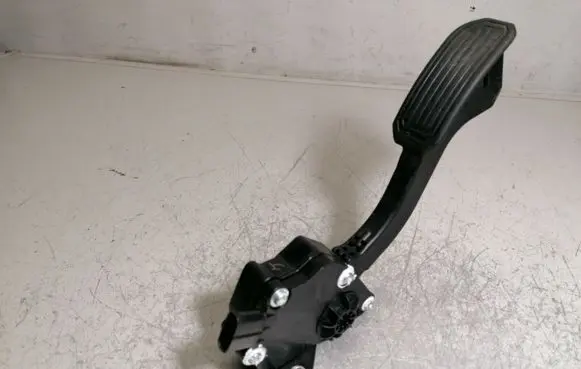 Toyota Prius (XW30) Accelerator throttle pedal 7811012050