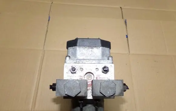 Volkswagen PASSAT B5 ABS Pump 0273004133