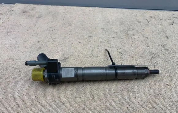 BMW X3 F25 Fuel injector 13537823461 13537823462 7823461