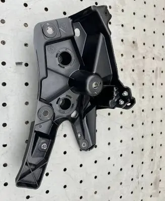 Volvo XC60 Fender mounting bracket 32288929
