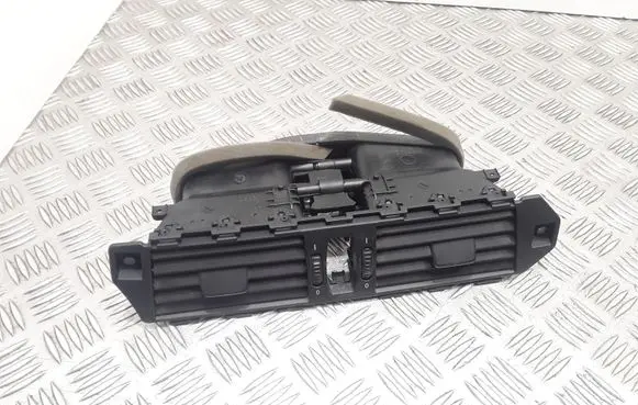BMW 5 E60 E61 Dash center air vent grill 6910734