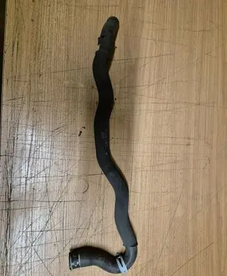 Opel Insignia B Engine coolant pipe/hose 39112942 422346486