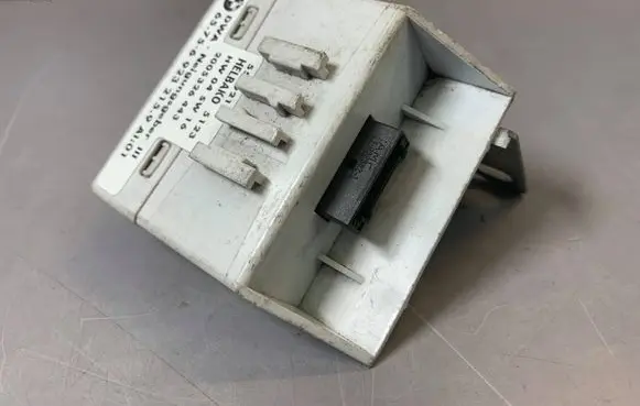 BMW 5 E39 Yaw turn rate sensor 6923215 55892110 2005326443