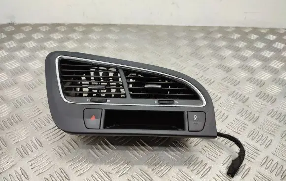 Peugeot 5008 Dash center air vent grill 9686527977 96652437XT 96652441XT