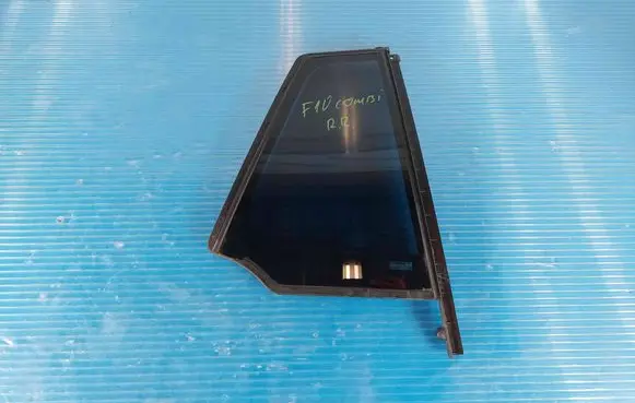 BMW 5 F10 F11 Rear vent window glass 43R001582