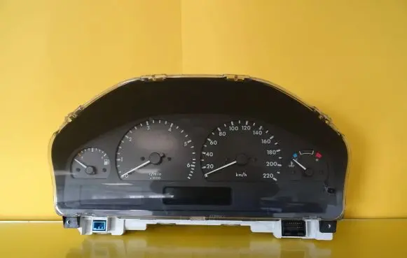 Land Rover Range Rover P38A Speedometer (instrument cluster) YAC113440