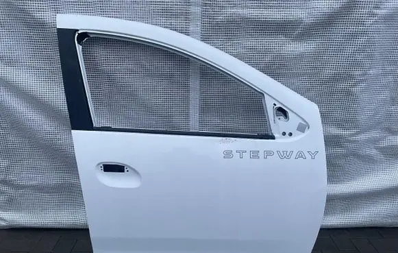 Dacia Sandero Front door