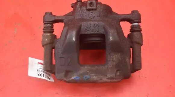 Toyota Auris E180 Front brake caliper