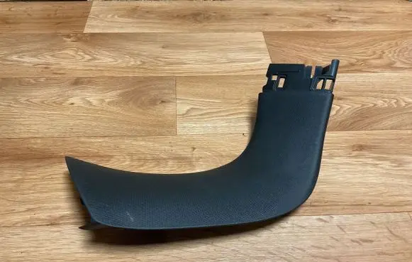 Renault Megane III Other trunk/boot trim element 909030009R
