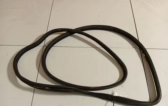 Volvo S60 Rubber seal front coupe door 