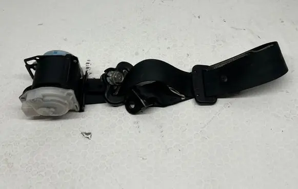 Mitsubishi Pajero Rear seatbelt N1527