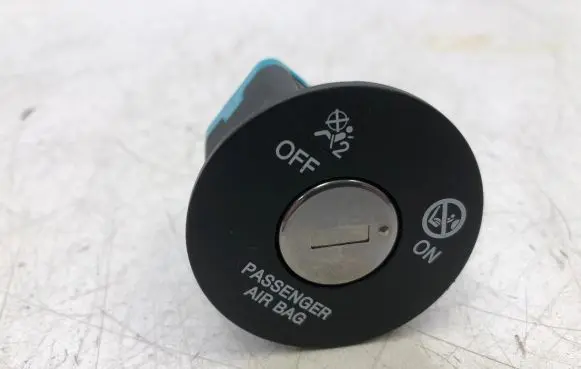 Hyundai i30 Passenger airbag on/off switch 