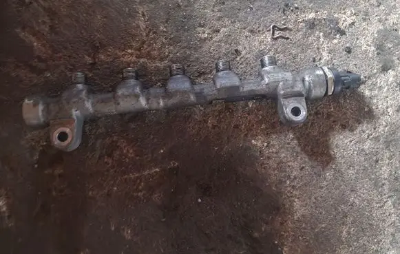 Hyundai Getz Fuel main line pipe