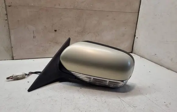 Subaru Outback Front door electric wing mirror 010843
