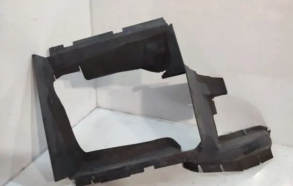 Audi Q7 4L Intercooler air channel guide 4L0117335B