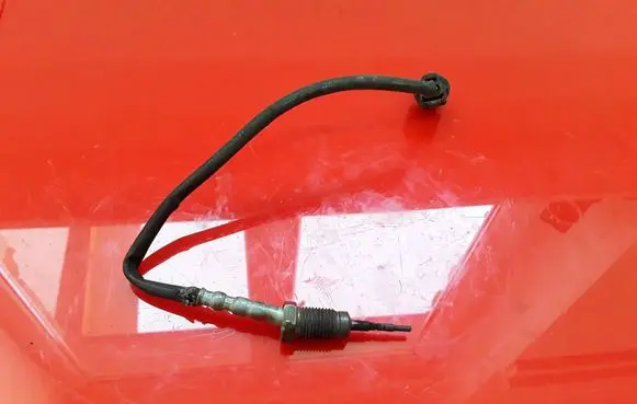 BMW 5 E60 E61 Exhaust gas temperature sensor 7795174