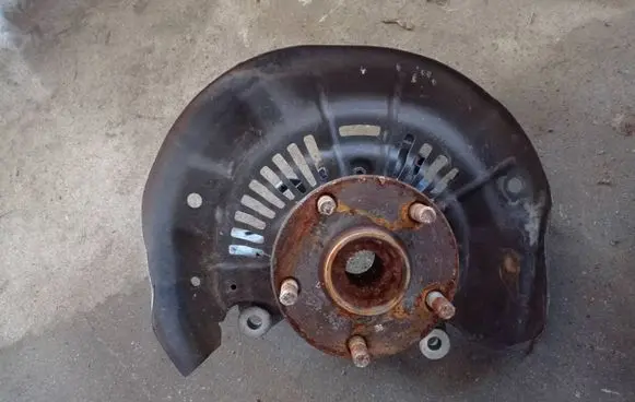 Toyota Sienna XL30 III Front wheel hub
