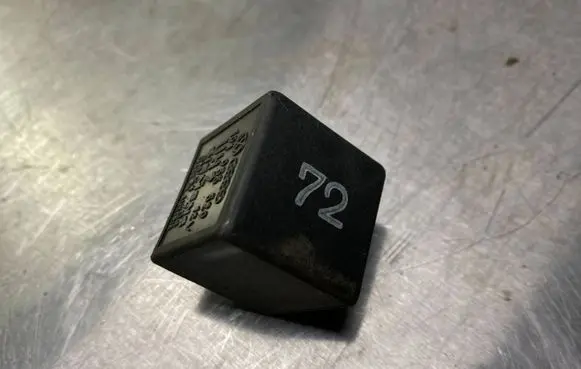 Volkswagen Golf II Other relay 191955529